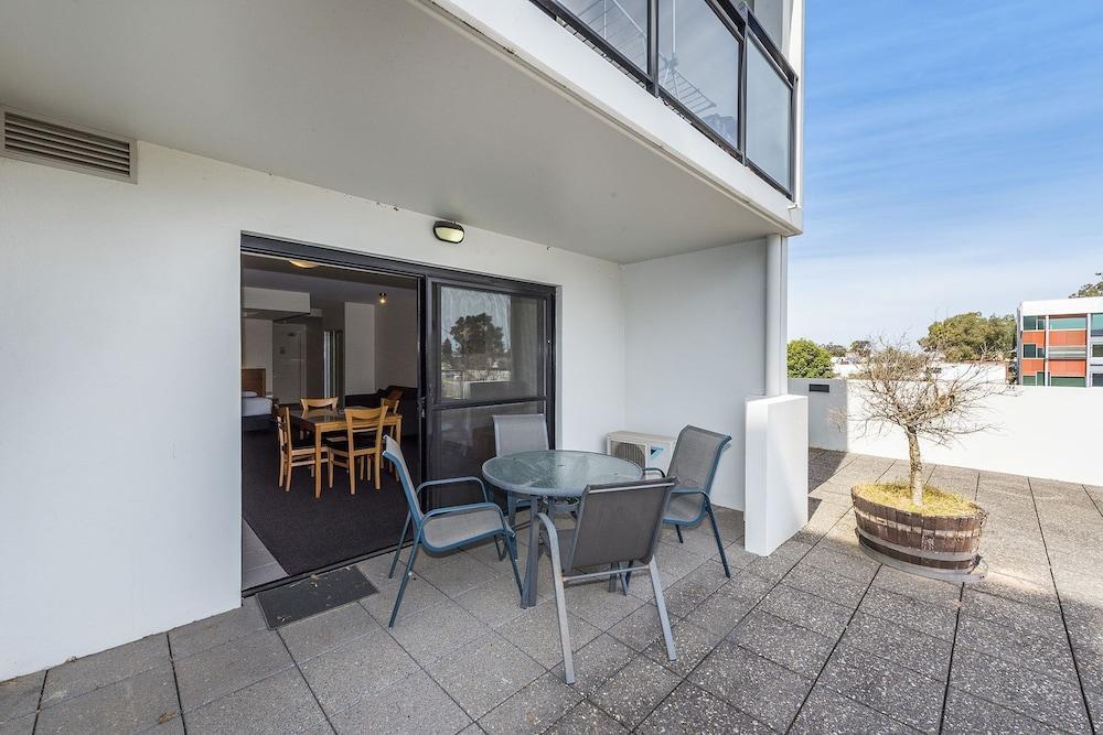 Assured Ascot Quays Apartment Hotel Perth Exteriör bild