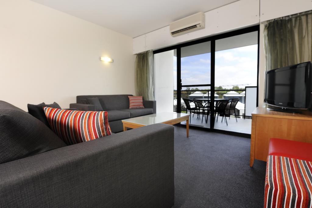 Assured Ascot Quays Apartment Hotel Perth Exteriör bild