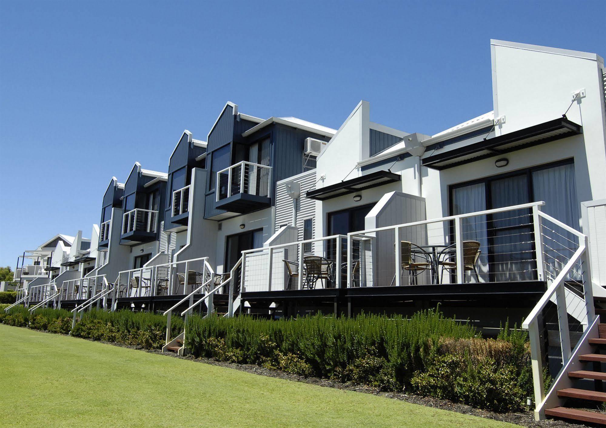 Assured Ascot Quays Apartment Hotel Perth Exteriör bild