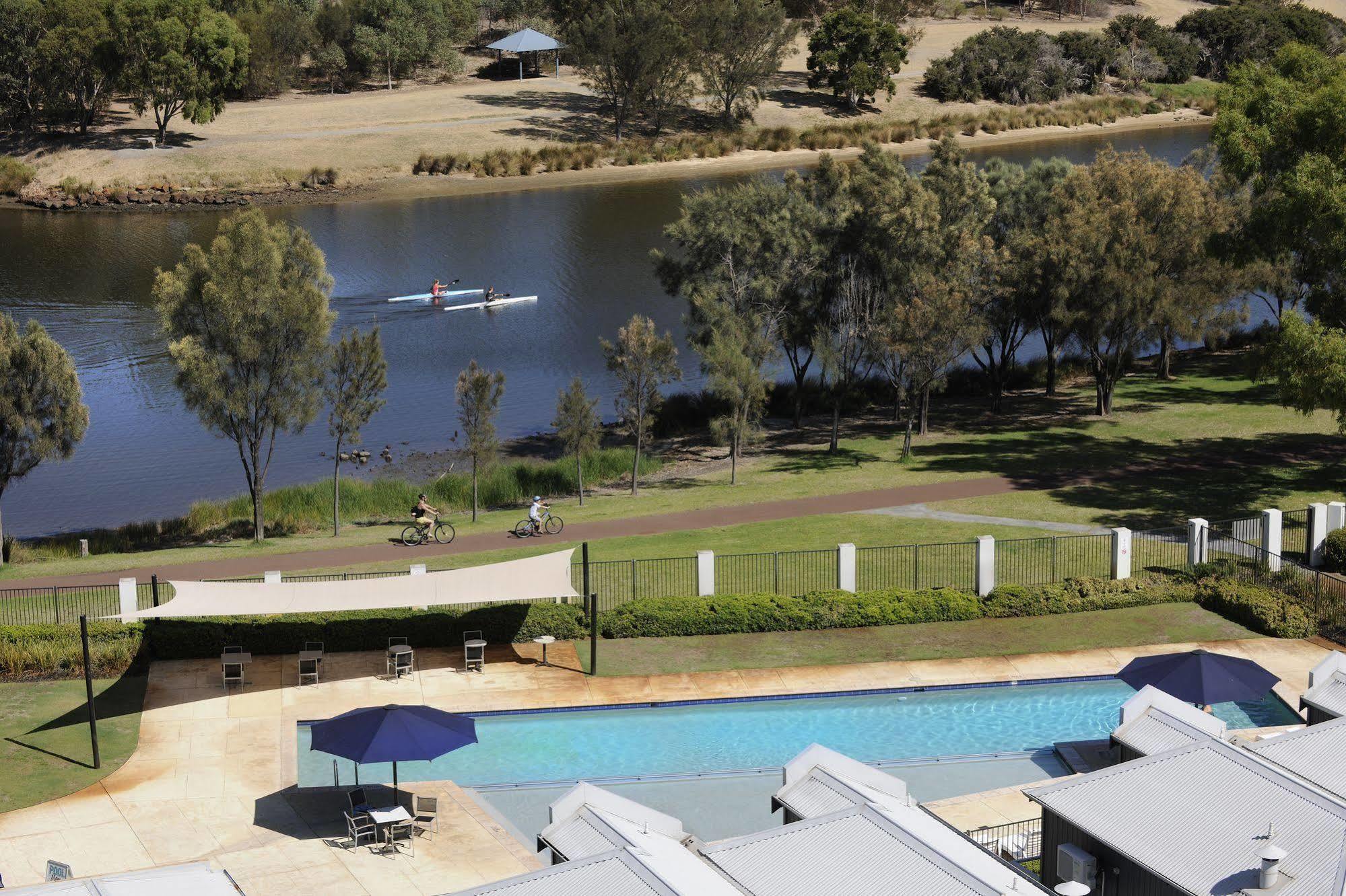 Assured Ascot Quays Apartment Hotel Perth Exteriör bild