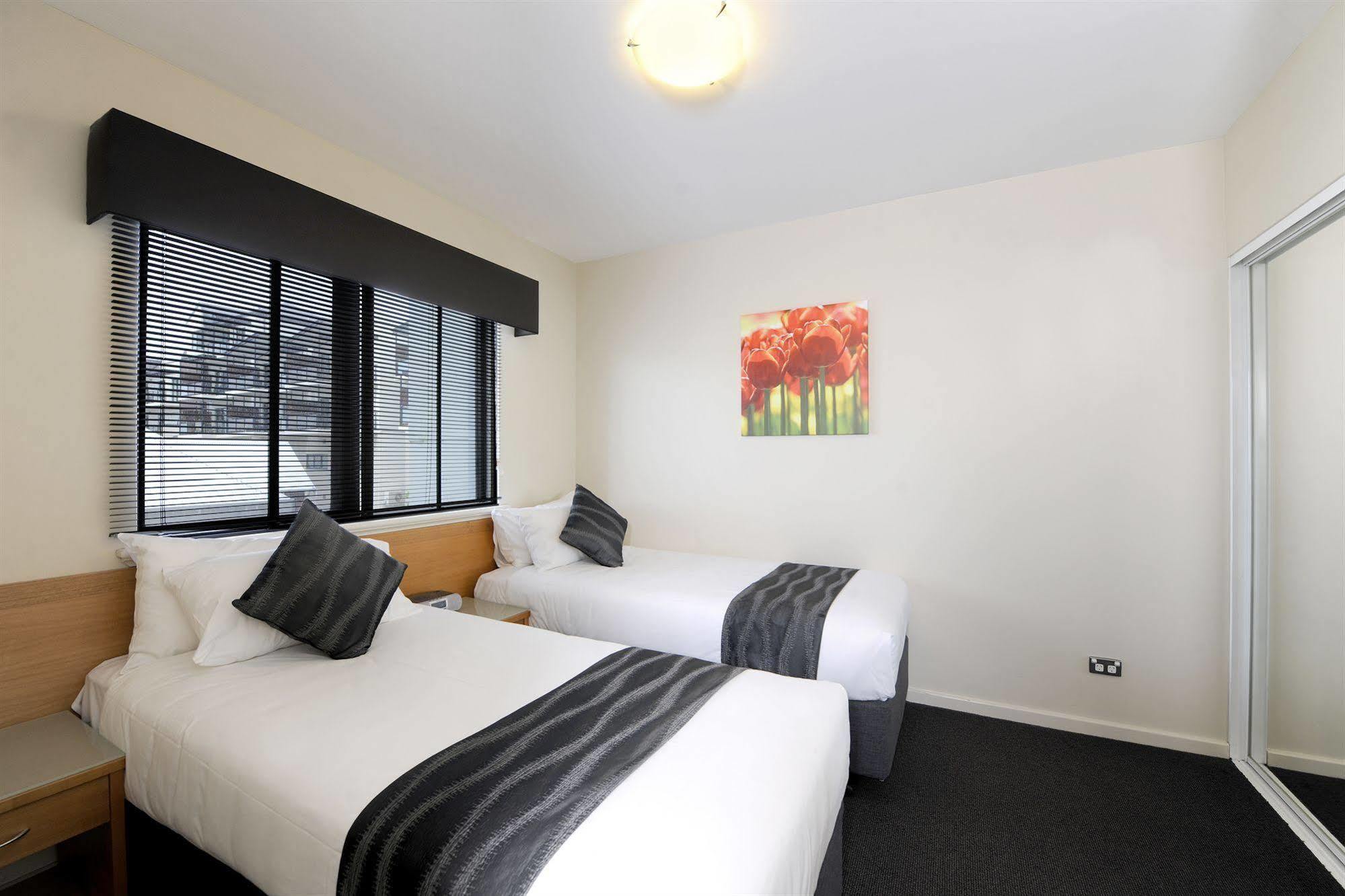 Assured Ascot Quays Apartment Hotel Perth Exteriör bild