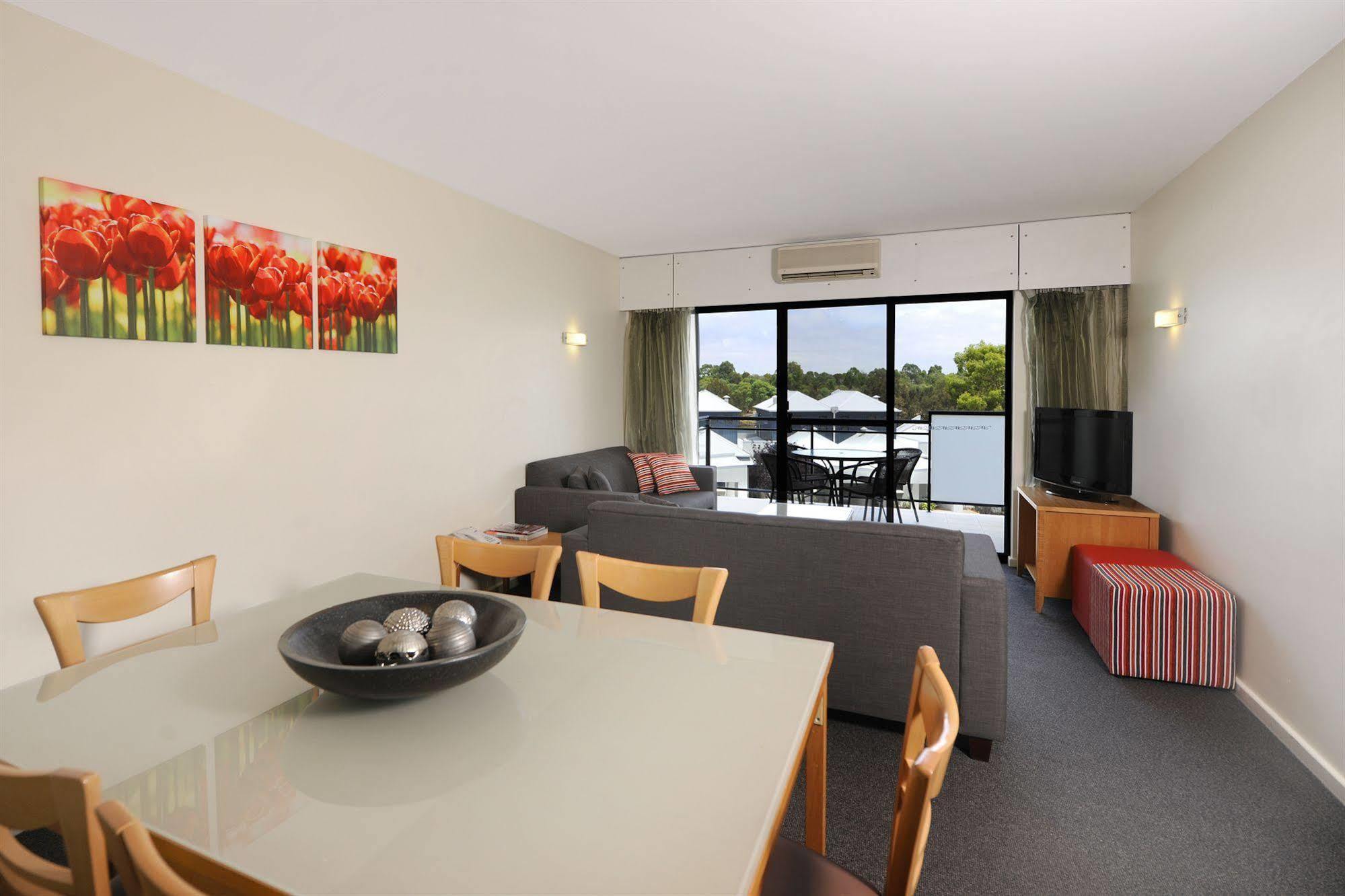 Assured Ascot Quays Apartment Hotel Perth Exteriör bild