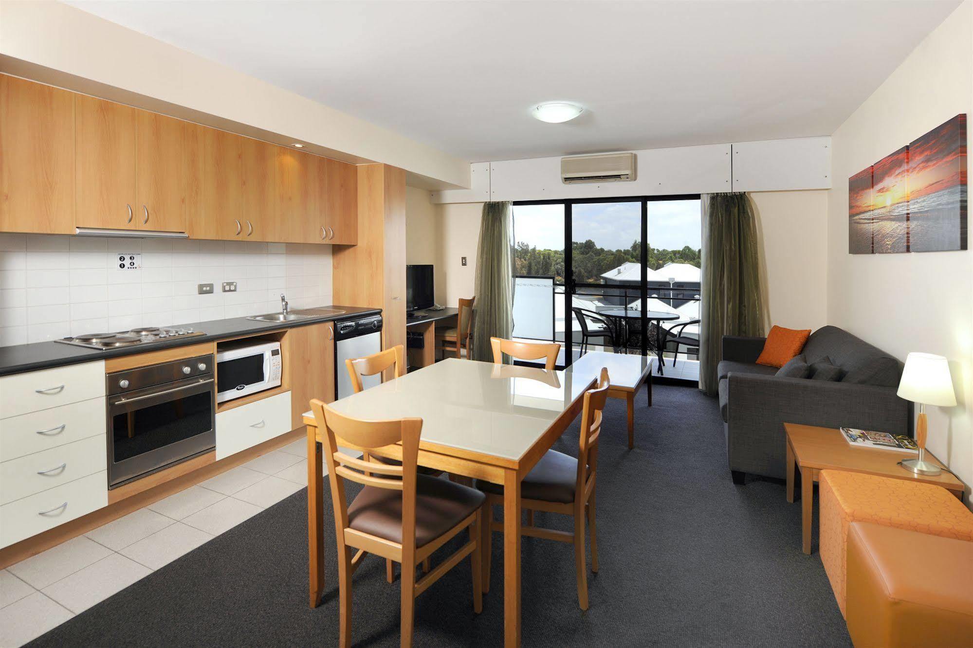 Assured Ascot Quays Apartment Hotel Perth Exteriör bild