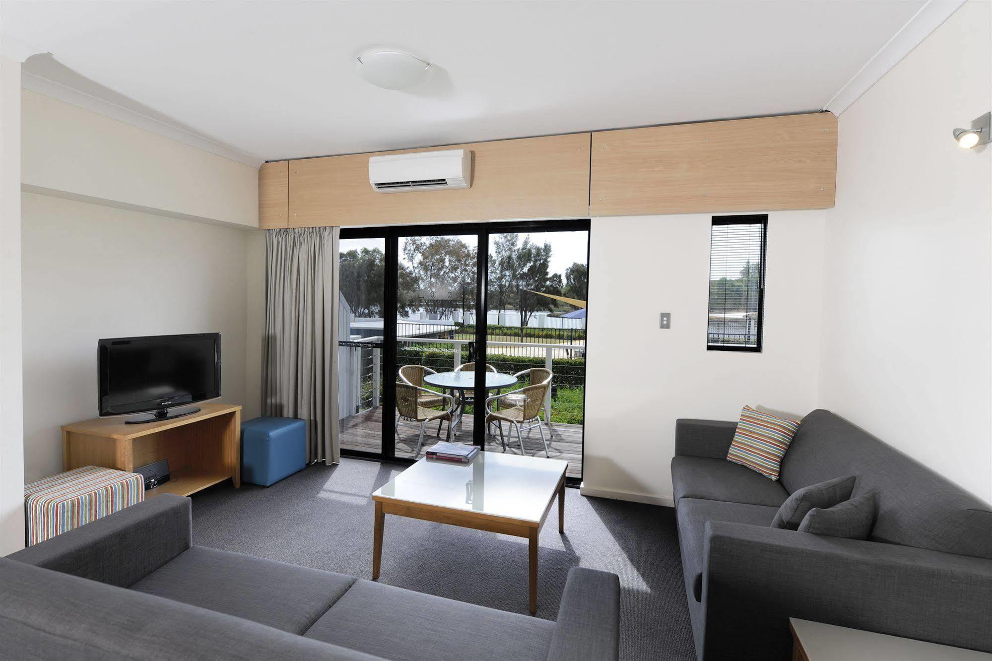 Assured Ascot Quays Apartment Hotel Perth Exteriör bild