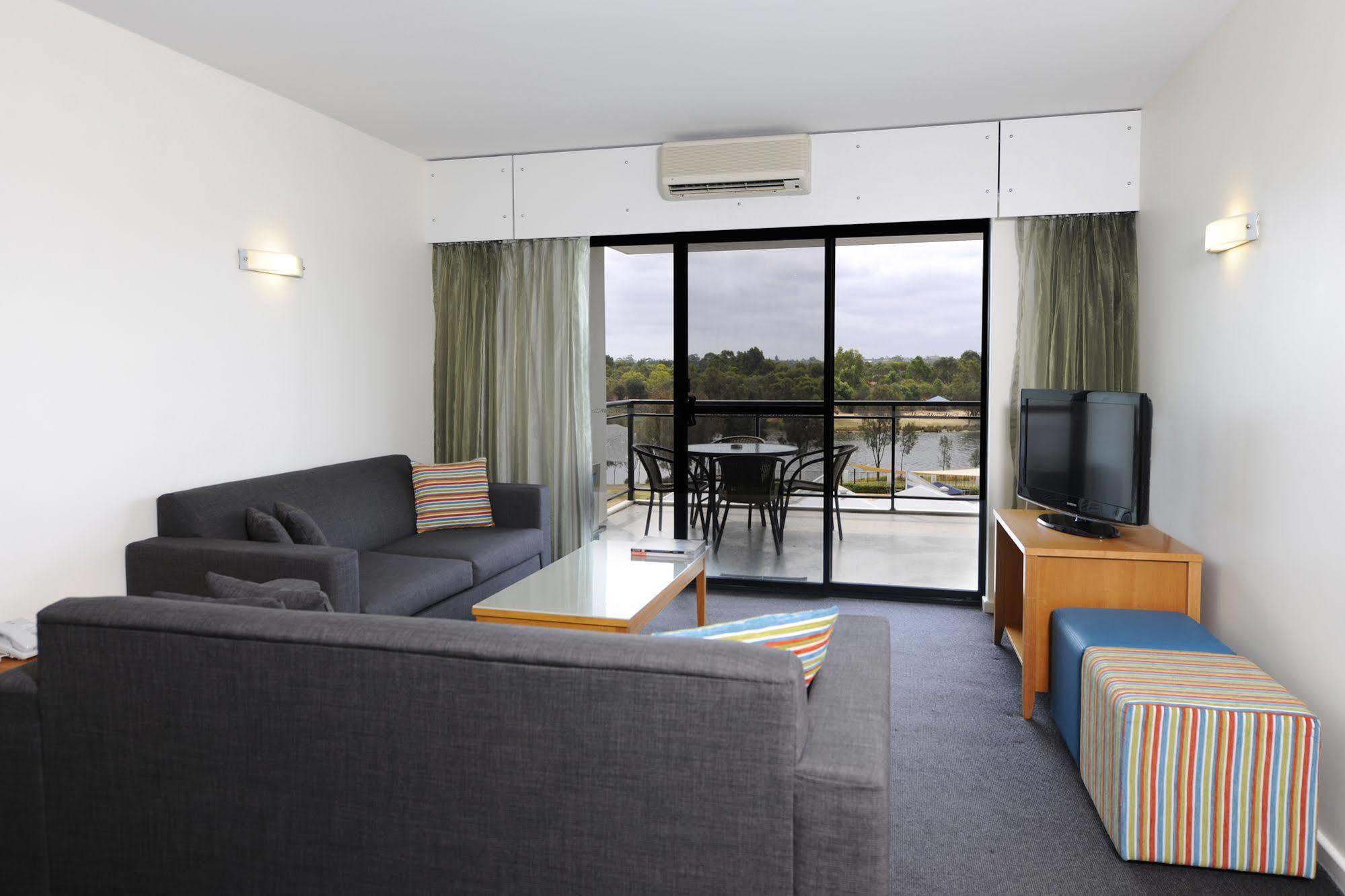 Assured Ascot Quays Apartment Hotel Perth Exteriör bild