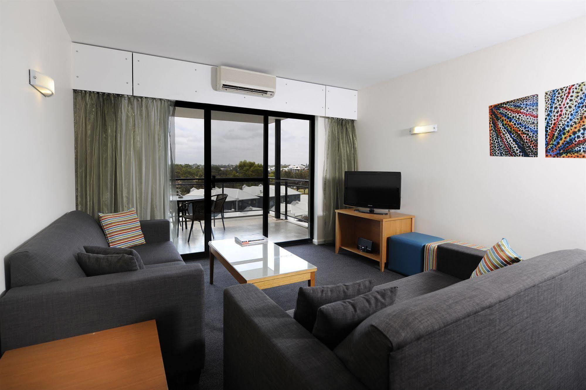 Assured Ascot Quays Apartment Hotel Perth Exteriör bild